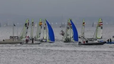 63岁华裔乒乓传奇世界杯再攀高峰！雅典奥运对手张怡宁21年后或再遇孙颖莎